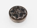 Snuff box