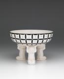 Centrepiece with three kneeling putti
