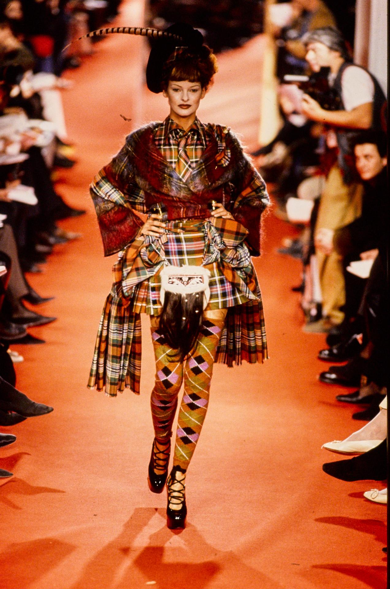 Vivienne Westwood <em>Look 26</em>, from the <em>Anglomania</em> collection, autumn&ndash;winter 1993&ndash;94. Paris, March 1993.<br/>
Photo &copy; Guy Marineau / Cond&eacute; Nast via Getty Images. Model: Linda Evangelista