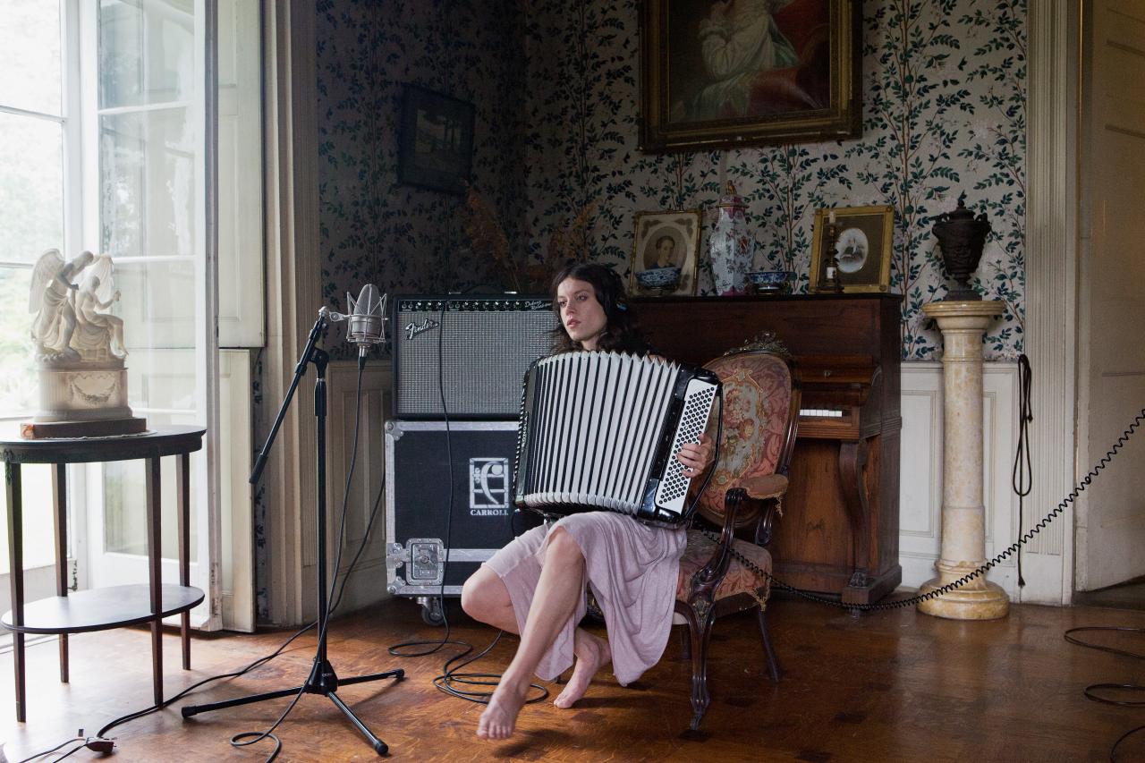 Ragnar Kjartansson <br/>
&ldquo;The Visitors&rdquo; 2012 <br/>
nine-channel video with sound <br/>
64 min<br/>
Commissioned by the Migros Museum f&uuml;r Gegenwartskunst, Zurich <br/>
&copy; Ragnar Kjartansson; Courtesy of the artist, Luhring Augustine, New York and i8 Gallery, Reykjavik. Photo: El&iacute;sabet Davids<br/>