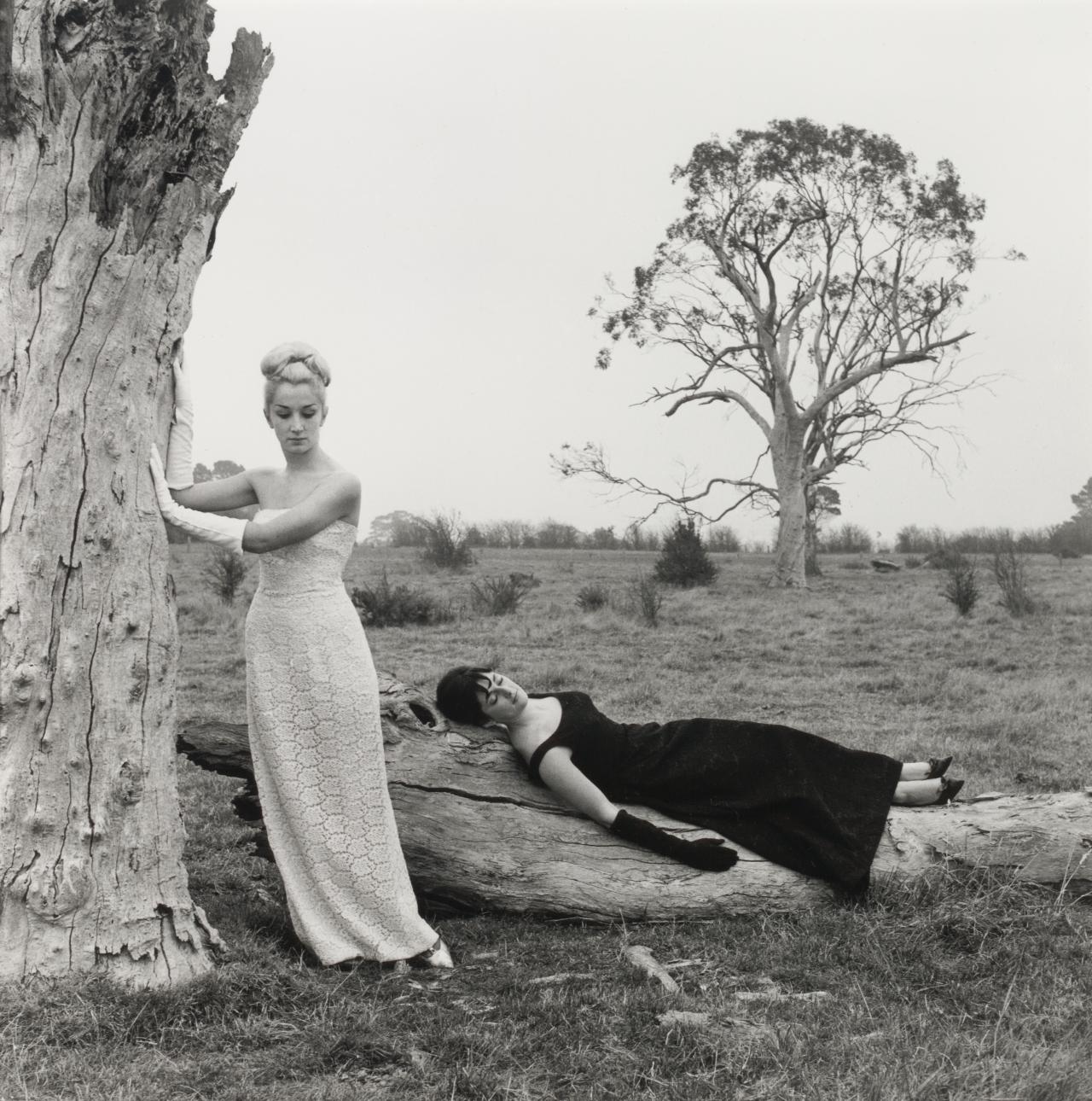 Sue FORD<br/>
<em>Carmel and Trish</em> 1962; 1988 {printed} <!-- (recto) --><br />

gelatin silver photograph<br />
33.8 x 33.8 cm (image)<br />
National Gallery of Victoria, Melbourne<br />
Purchased, 1988<br />
PH108-1988<br />
&copy; Courtesy of the artist
<!--8365-->