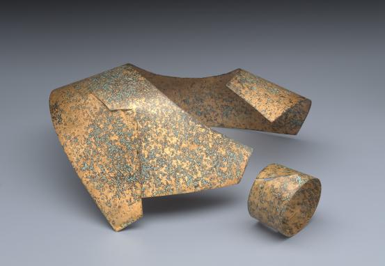 Helge LARSEN<br />
 Darani LEWERS<br/>
<em>Collar and armring</em> (1986) <!-- (full view) --><br />

patinated gilding metal<br />
(a) 20.0 x 32.5 x 21.2 cm (collar) (b) 7.9 x 7.5 x 5.7 cm (armring)<br />
National Gallery of Victoria, Melbourne<br />
Purchased, 1986<br />
D13.a-b-1987<br />
© Larsen and Lewers
<!--16371--><br/><a class="col-link block" href="/explore/collection/work/16371"><strong>Collection page <i class="fa fa-angle-right"></i></strong></a>