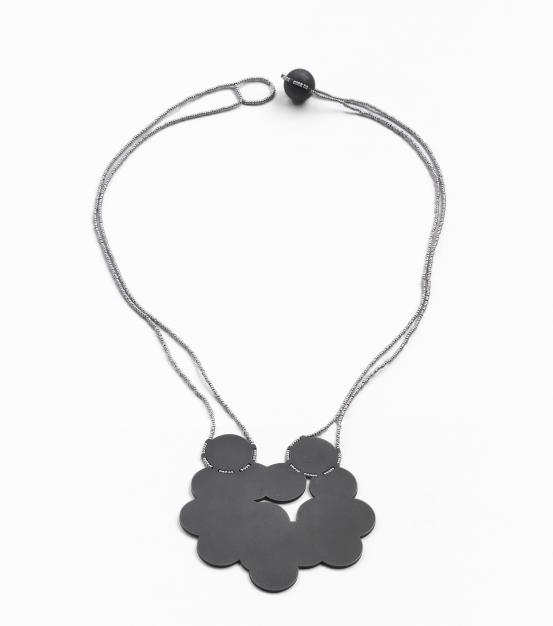 Mascha MOJE<br/>
<em>Neckpiece</em> (2004) <!-- (view 1) --><br />

steel, glass<br />
24.5 x 15.5 x 1.0 cm<br />
National Gallery of Victoria, Melbourne<br />
Purchased with funds from the Victorian Foundation for Living Australian Artists, 2005<br />
2005.176<br />
&copy; Courtesy of the artist
<!--77584-->