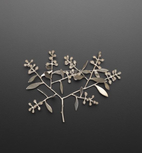 Marian HOSKING<br/>
<em>Crest, brooch</em> (2013) <!-- (view 2) --><br />

sterling silver, stainless steel<br />
9.5 x 13.0 x 2.5 cm<br />
National Gallery of Victoria, Melbourne<br />
Purchased, Victorian Foundation for Living Australian Artists, 2019<br />
2019.256<br />
&copy; Marian Hosking
<!--139106-->