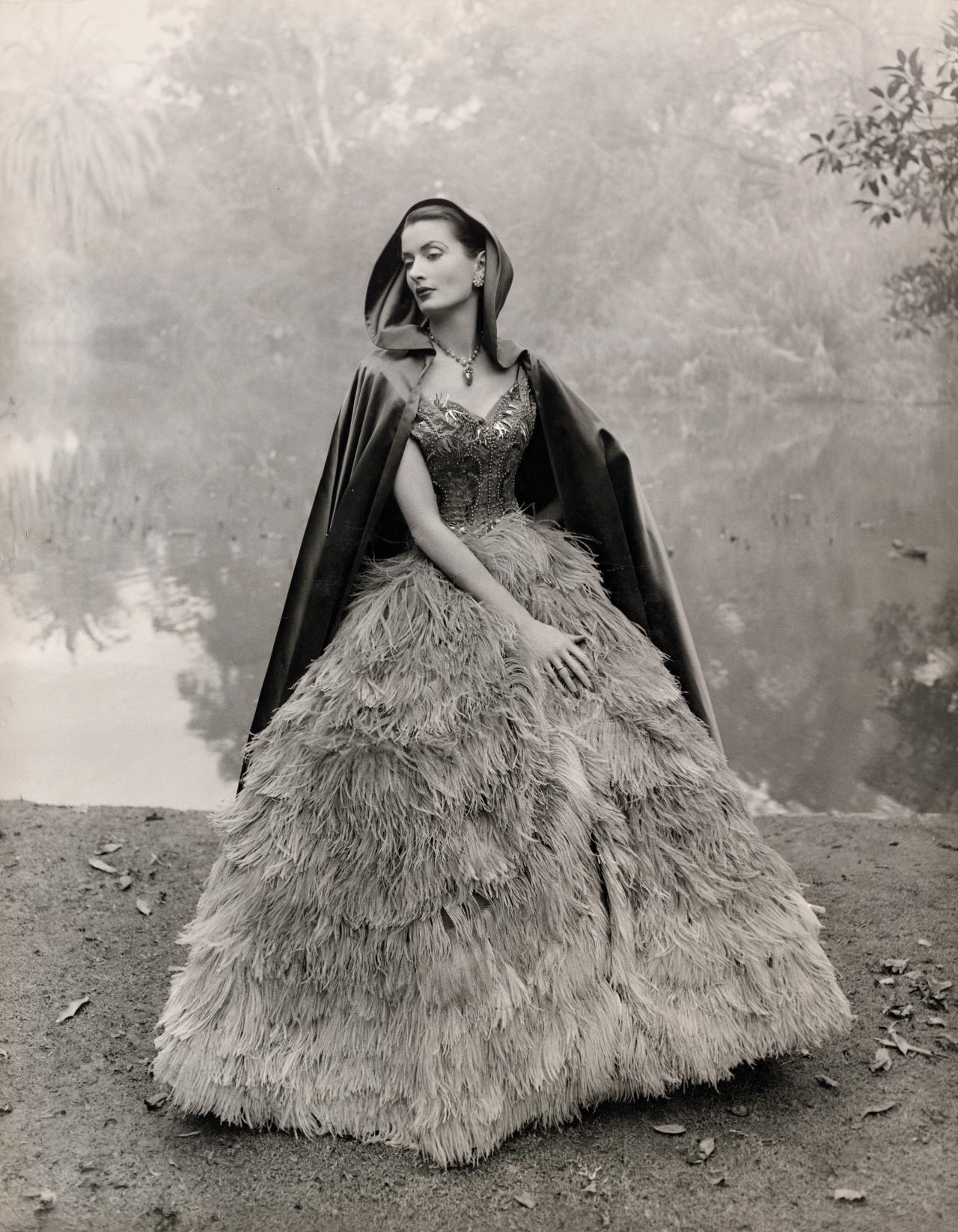 Athol SHMITH<br/>
<em>No title (Fashion illustration. Model Ann Chapman)</em> (c. 1961) <!-- (recto) --><br />

gelatin silver photograph<br />
49.2 x 38.8 cm<br />
National Gallery of Victoria, Melbourne<br />
Purchased through The Art Foundation of Victoria with the assistance of The Ian Potter Foundation, Governor, 1989<br />
PH66-1989<br />
© Estate of Athol Shmith
<!--10947-->