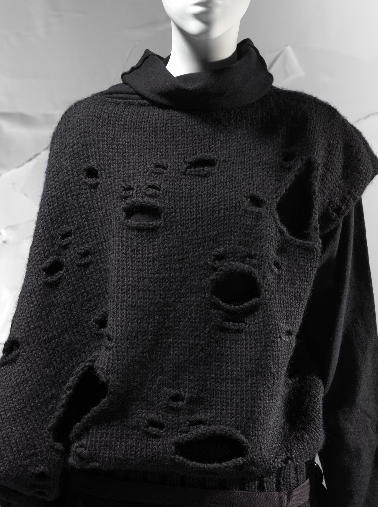 Comme des garcons hotsell 1981 collection zip code