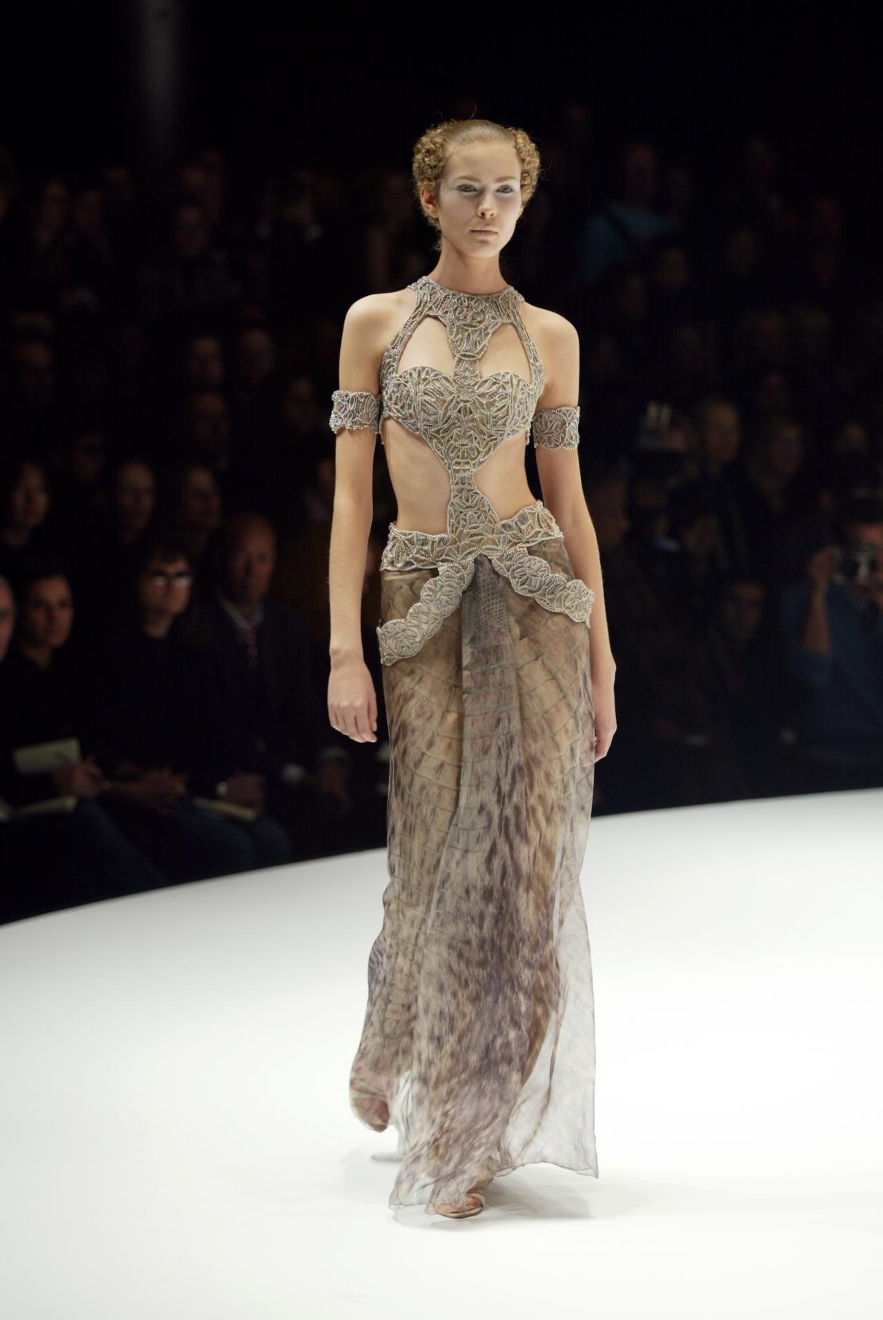 McQueen's Runways: A Complete Fashion Experience