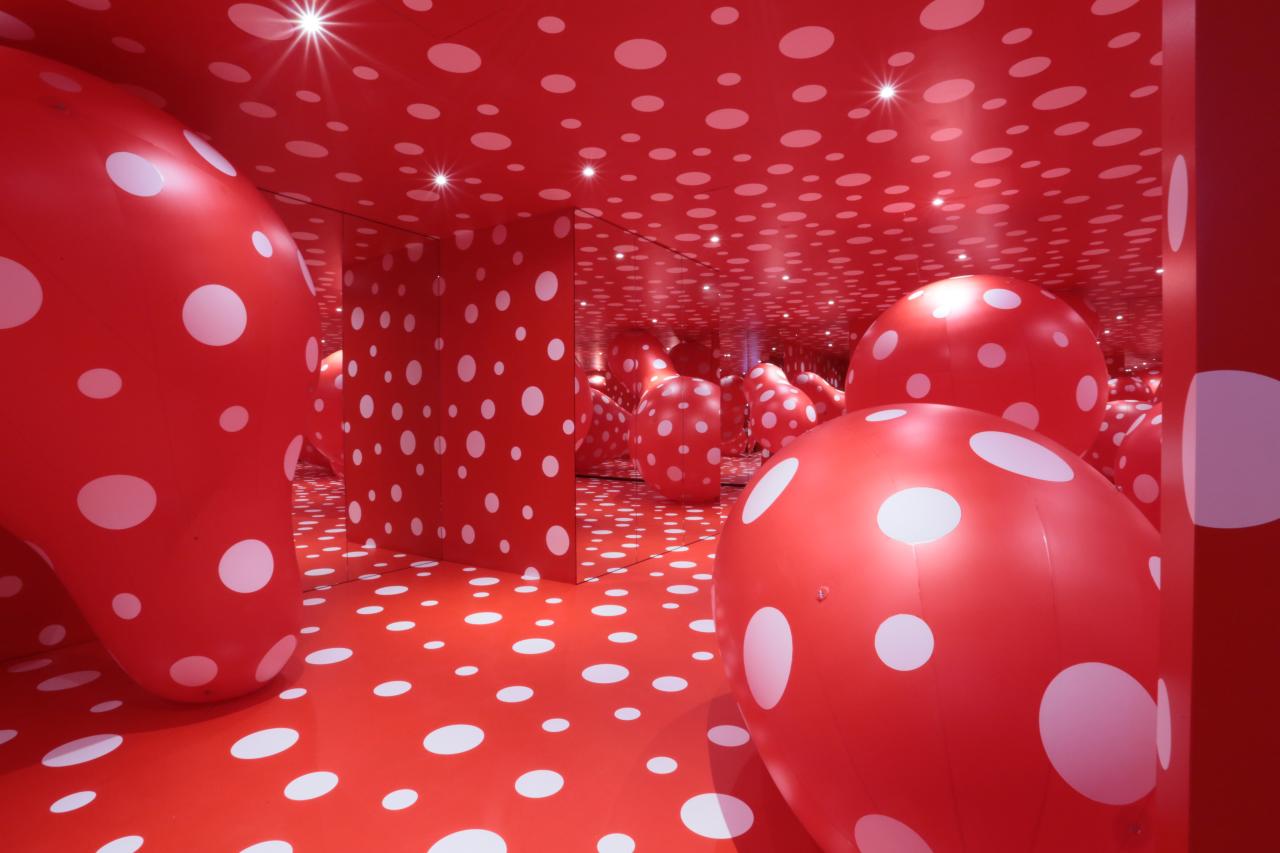 Installation view of Yayoi Kusama's <em>Dots Obsession</em> 1996/2015 at Louisiana Museum of Modern Art. Collection of the artist<br/>
© YAYOI KUSAMA