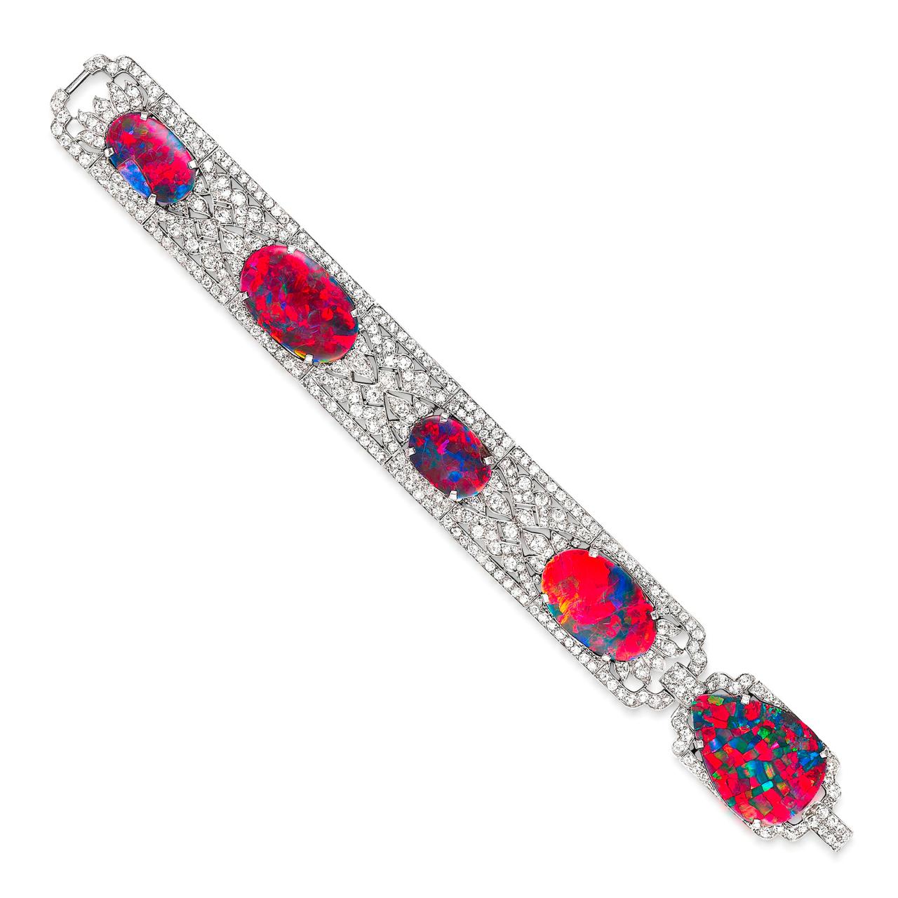 Cartier New York<br/>
<em>Bracelet</em> 1928, special order<br/>
black opals, diamonds, platinum<br/>
Private collection<br/>