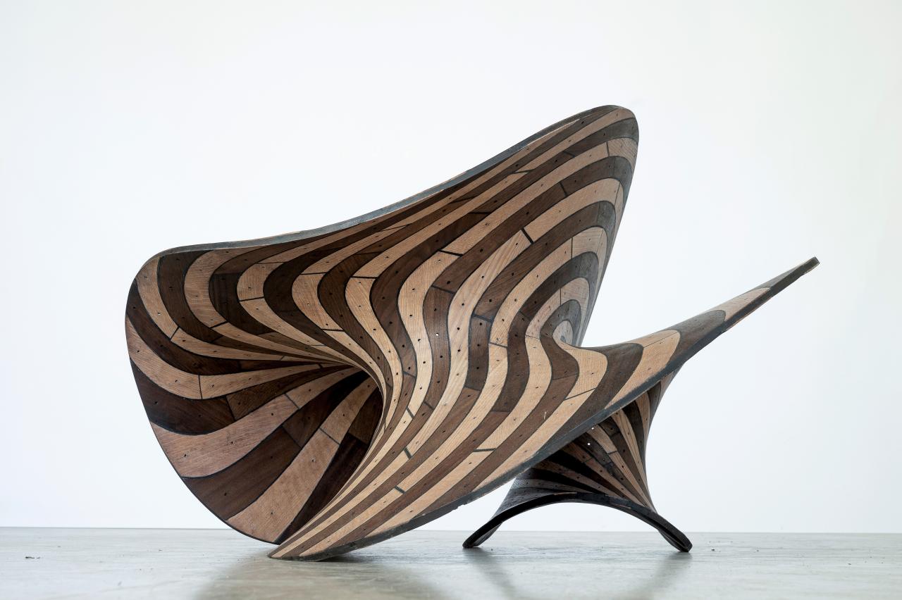 Joris Laarman <em>Ply Loop chair</em>, 2025. Photo: Leonard Faustle<br/>