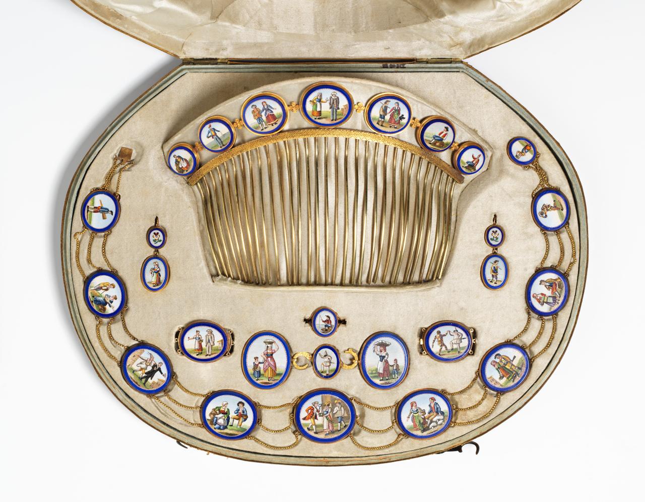 ITALY, Rome<br/>
<em>Parure</em> (c. 1830) (detail)<br />

glass, (micro-mosaic), gold, leather, fabric, (other materials)<br />
(a-k) 6.5 x 27.2 x 20.9 cm (overall)<br />
National Gallery of Victoria, Melbourne<br />
Felton Bequest, 1977<br />
D148.a-k-1977<br />

<!--15713-->