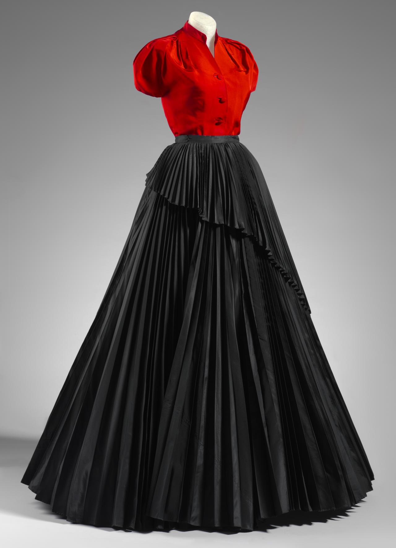 Christian Dior Evening ensemble autumn-winter, Profile line collection 1952  | NGV