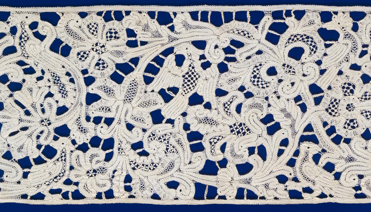 NORTHERN ITALY<br/>
<em>Flounce</em> (late 17th century) (detail 3)<br />

linen (bobbin lace) (Milanese)<br />
24.0 x 287.0 cm<br />
National Gallery of Victoria, Melbourne<br />
Felton Bequest, 1964<br />
939-D5<br />

<!--44435-->