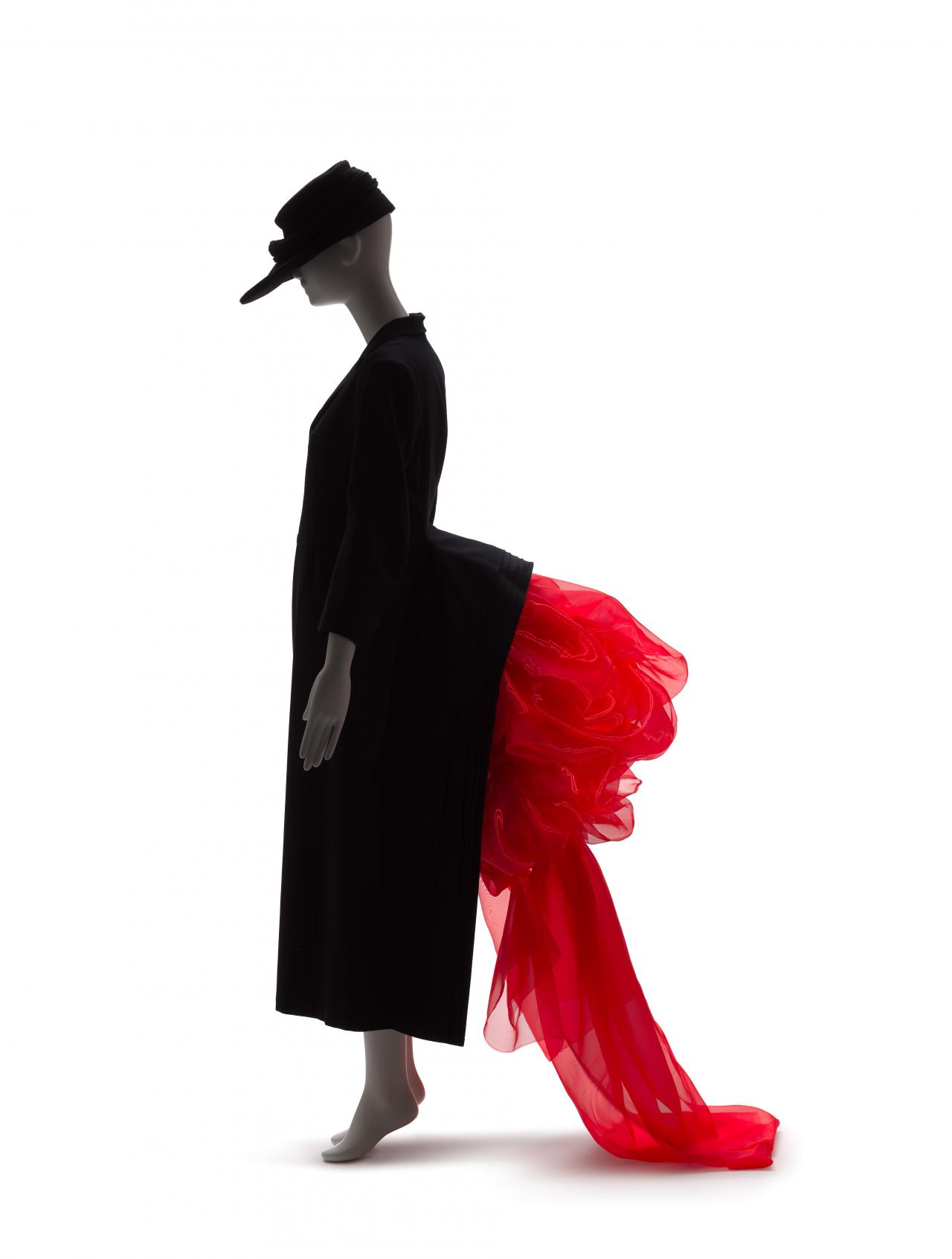 YOHJI YAMAMOTO, Tokyo (fashion house)<br />
 Yohji YAMAMOTO (designer)<br/>
<em>Bustle coat</em> 1995 {Black collection, autumn-winter 1995&ndash;96} <!-- (side) --><br />

wool<br />
136.0 cm (centre back) 53.0 cm (sleeve length)<br />
National Gallery of Victoria, Melbourne<br />
Purchased NGV Supporters of Fashion and Textiles and NGV Foundation, 2020<br />
2020.626<br />
&copy; Yohji Yamamoto
<!--144983-->
