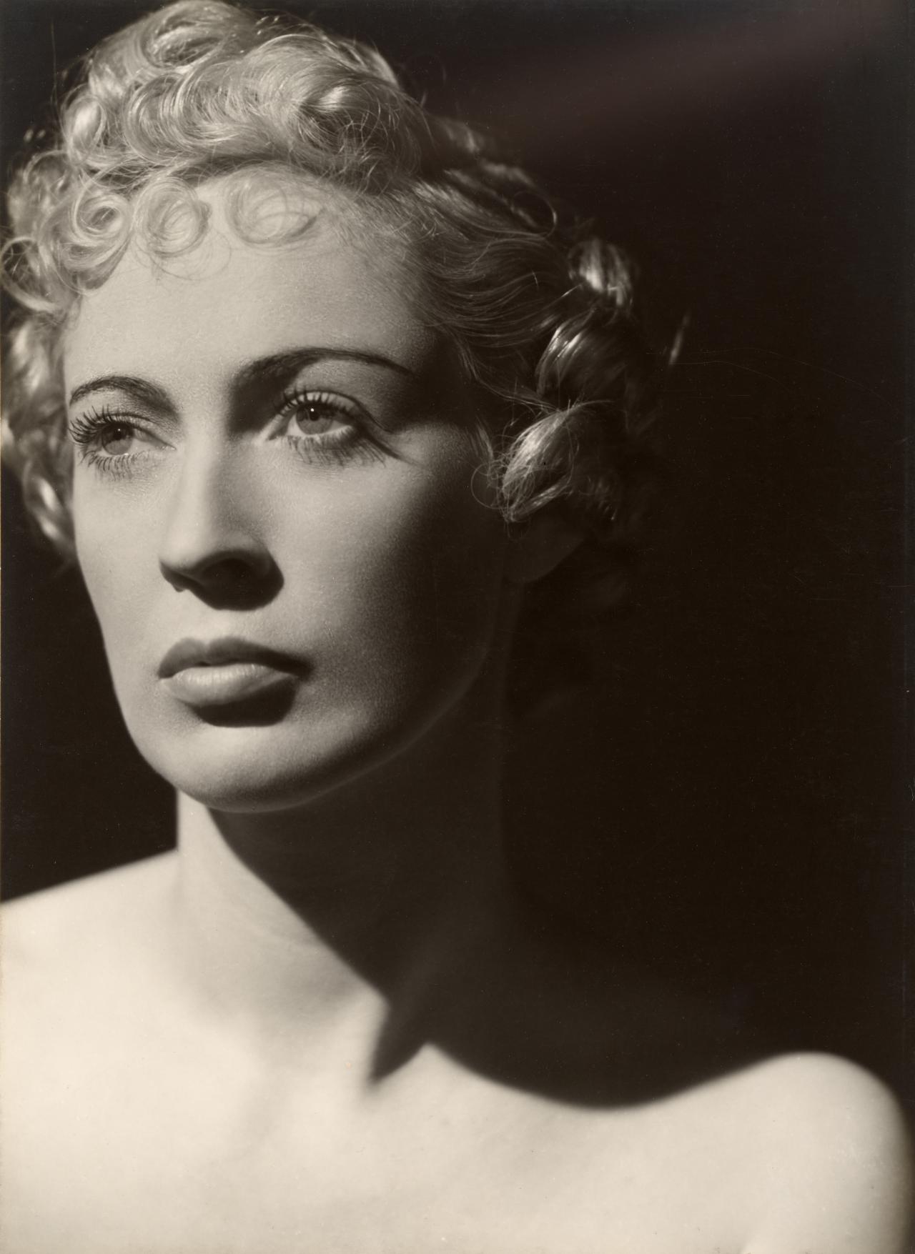 Dora MAAR<br/>
<em>Untitled (Study of Beauty)</em> (1936) <!-- (recto) --><br />

gelatin silver photograph<br />
33.0 x 24.1 cm<br />
National Gallery of Victoria, Melbourne<br />
Bowness Family Fund for Photography, 2021<br />
2021.17<br />
© Dora Maar. Licensed by Copyright Agency, Australia
<!--145584-->