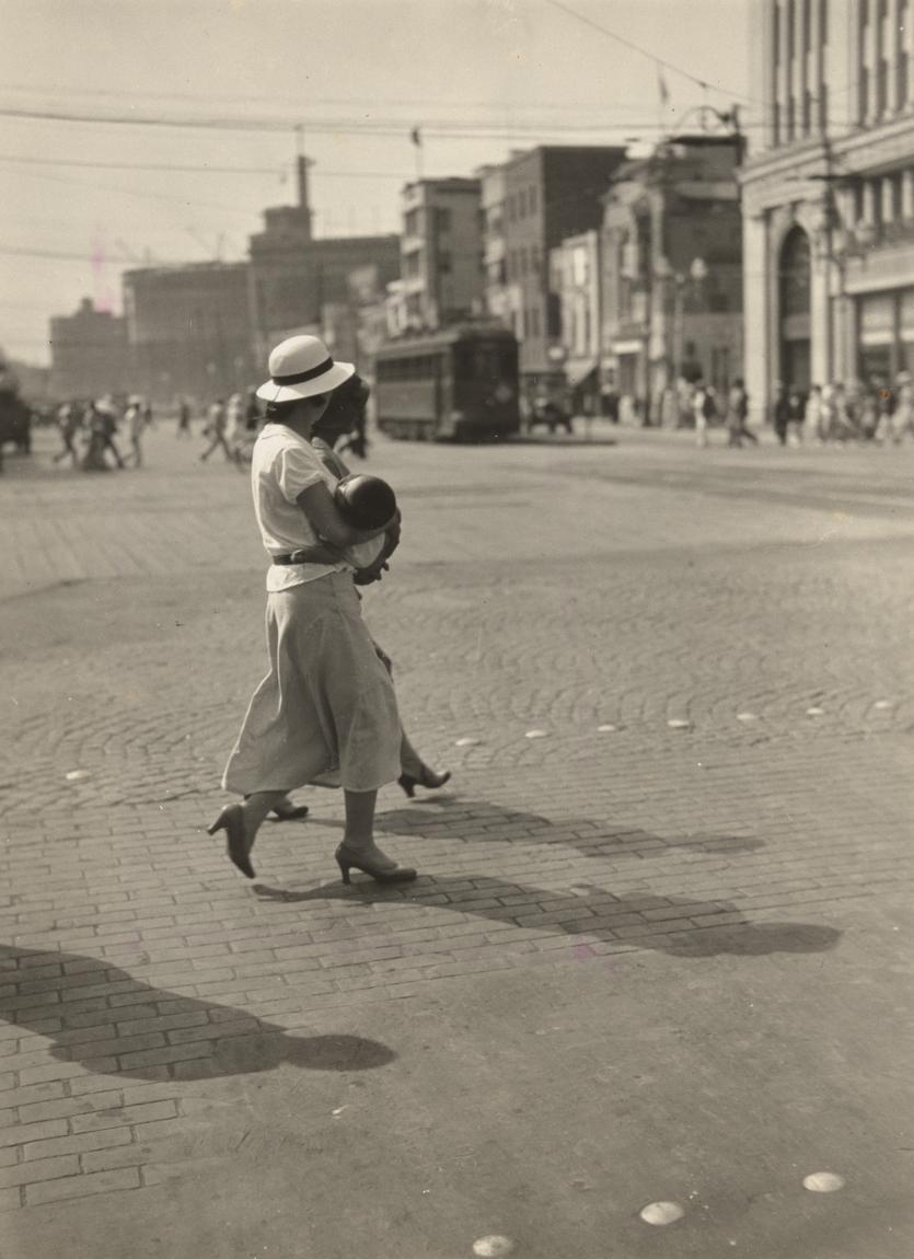 Michiko YAMAWAKI<br/>
<em>Ginza (Two women crossing street, one with white hat)</em> (1932) <!-- (recto) --><br />

gelatin silver photograph<br />
11.2 x 8.2 cm (image) 12.6 x 10.0 cm (sheet)<br />
National Gallery of Victoria, Melbourne<br />
Bowness Family Fund for Photography, 2024<br />
2024.643<br />
&copy; Michiko Yamawaki
<!--154747-->

