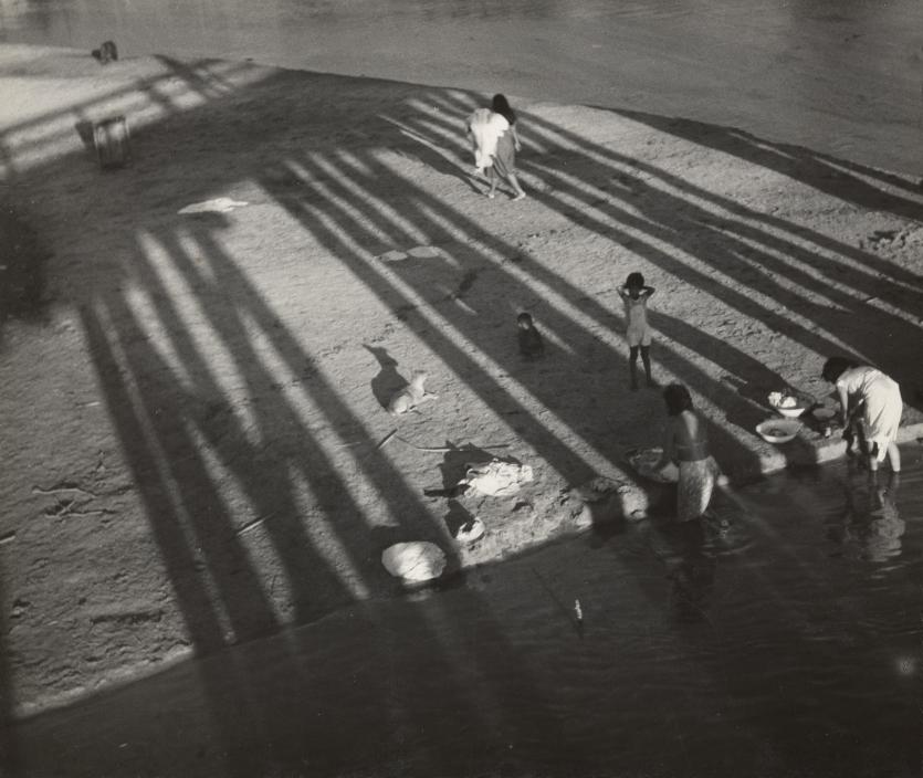 Lola &Aacute;LVAREZ BRAVO<br/>
<em>The washerwomen</em> (c. 1950) <!-- (recto) --><br />
<em>(Las Lavanderas)</em><br />
gelatin silver photograph on cardboard<br />
18.9 x 22.3 cm (image and sheet)<br />
National Gallery of Victoria, Melbourne<br />
Bowness Family Fund for Photography, 2024<br />
2024.607<br />
&copy; Center for Creative Photography, The University of Arizona Foundation
<!--155025-->

