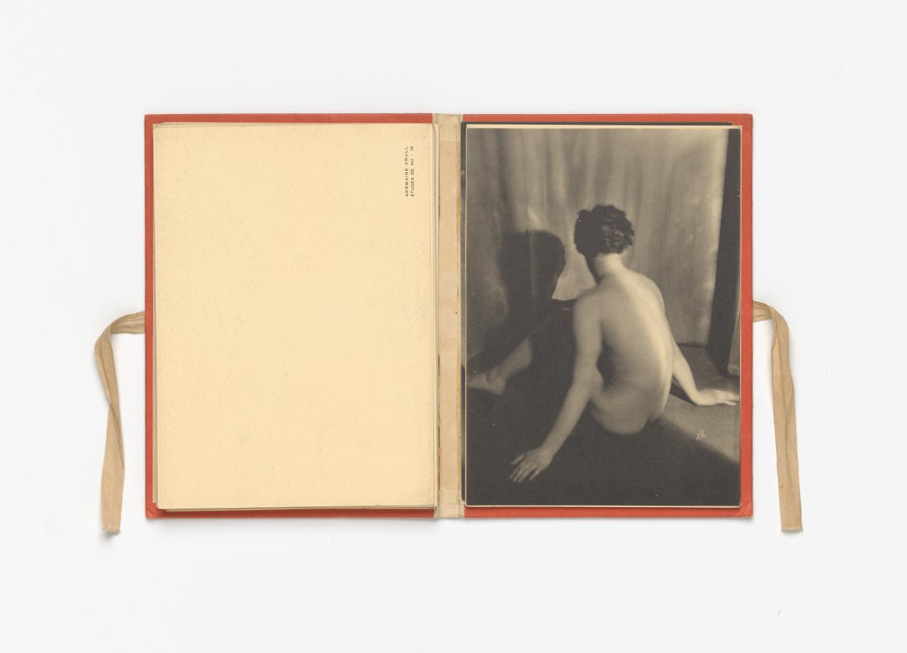 Germaine KRULL<br/>
<em>Nude studies</em> (1930) <!-- () --><br />
<em>(&Eacute;tudes de nu)</em><br />
24 photogravures, letterpress on paper, white cloth-backed orange paper-covered board portfolio with ribbons<br />
22.6 x 16.3 cm (each)<br />
1st edition<br />
National Gallery of Victoria, Melbourne<br />
Purchased NGV Foundation, 2022<br />
2022.40<br />
&copy; Estate of Germaine Krull
<!--148460-->