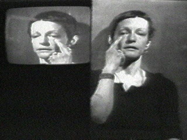 Joan JONAS<br/>
<em>Left side right side</em> (1972) (still)<br />

black and white video, sound<br />
7 min<br />
National Gallery of Victoria, Melbourne<br />
Purchased, 1975<br />
EA12-1975<br />
© Joan Jonas. Image courtesy Electronic Arts Intermix (EAI), New York
<!--61166-->