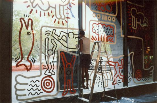 Keith Haring painting a mural on the NGV Water Wall,1984
&copy; Estate of Keith Haring