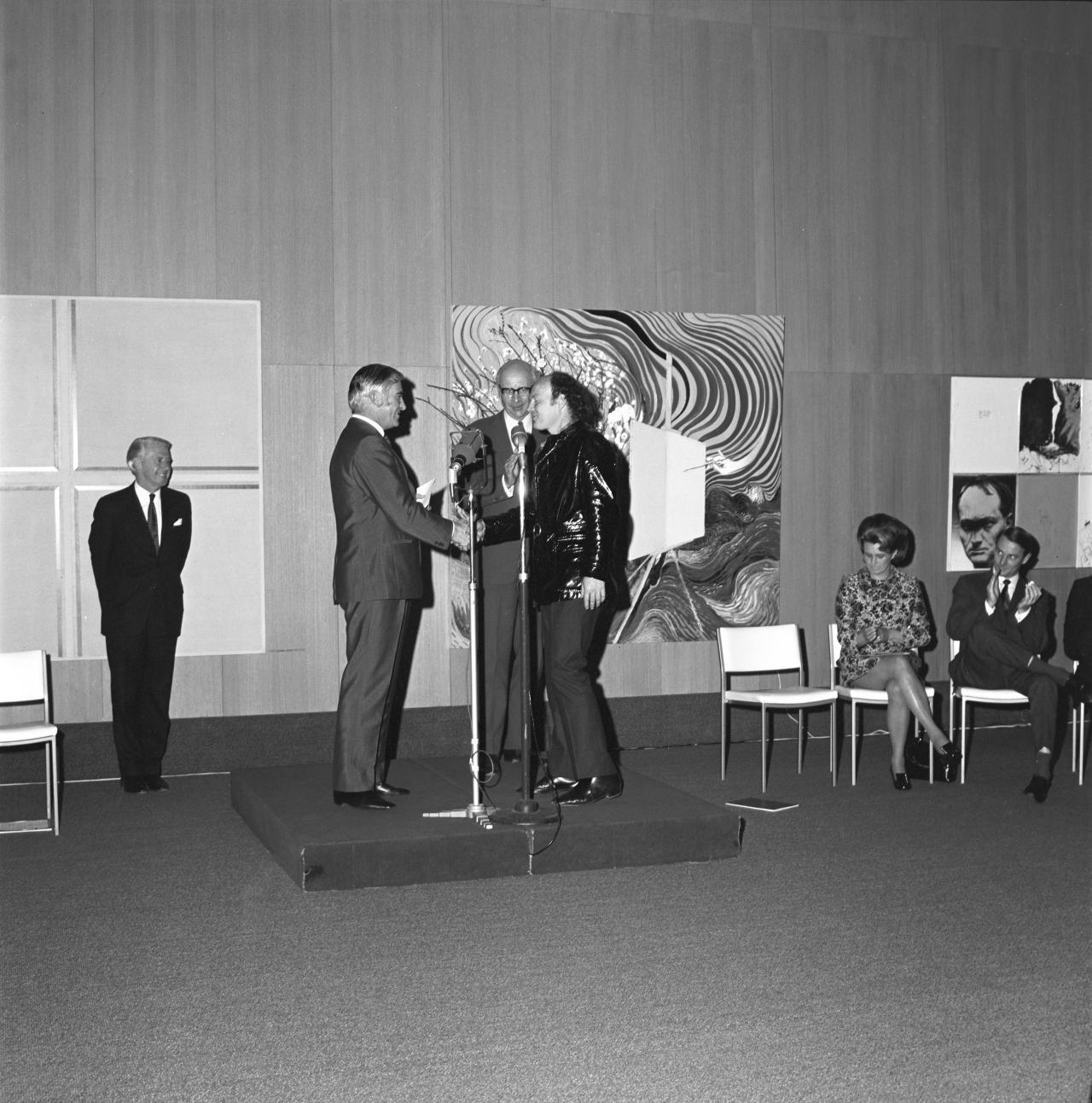 <em>The First Leasing Art Prize 1970</em> 1970, exhibition view<br/>