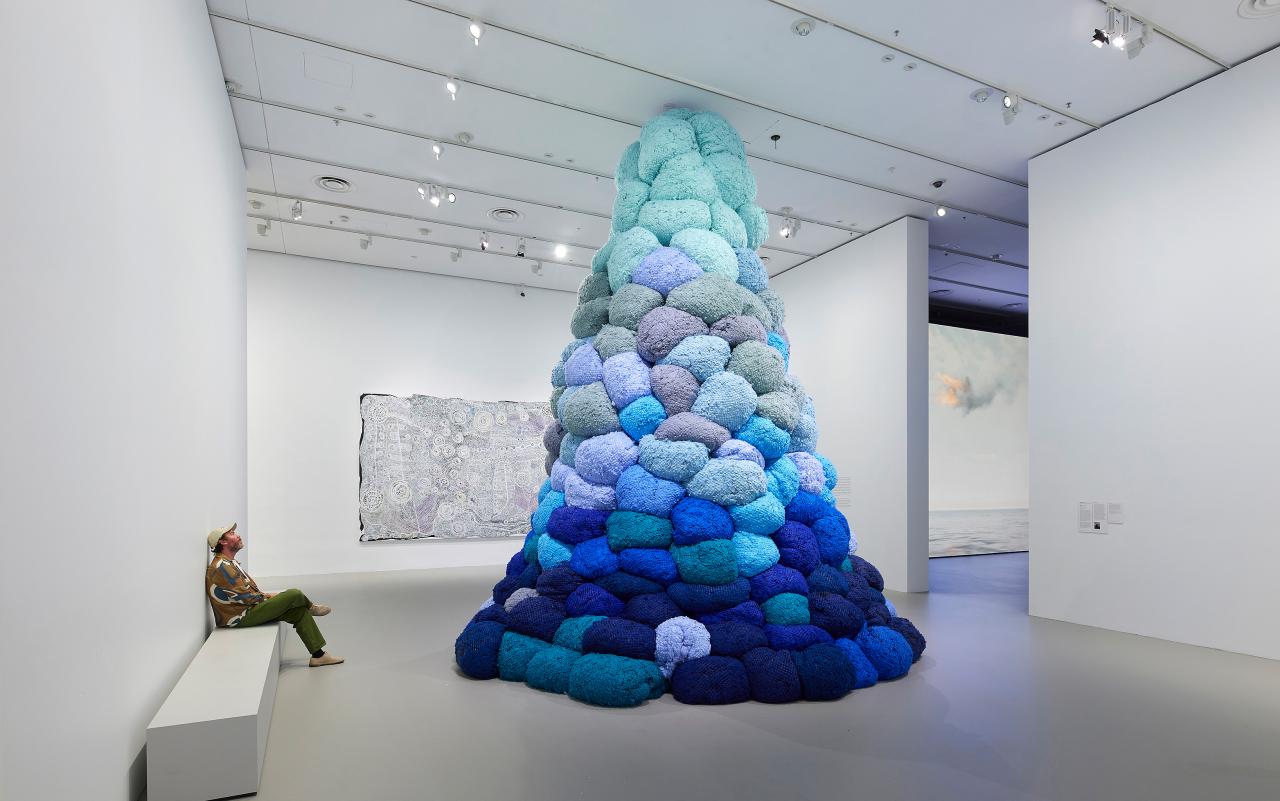 Installation view of Sheila Hicks’ work <em>Nowhere to go</em>. National Gallery Victoria. Purchased, NGVWA, 2022<br/>
On display as part of NGV Triennial from 3 December 2023 – 7 April 2024 at NGV International, Melbourne. <br/>
Photo: Sean Fennessy<br/>
Sheila Hicks
