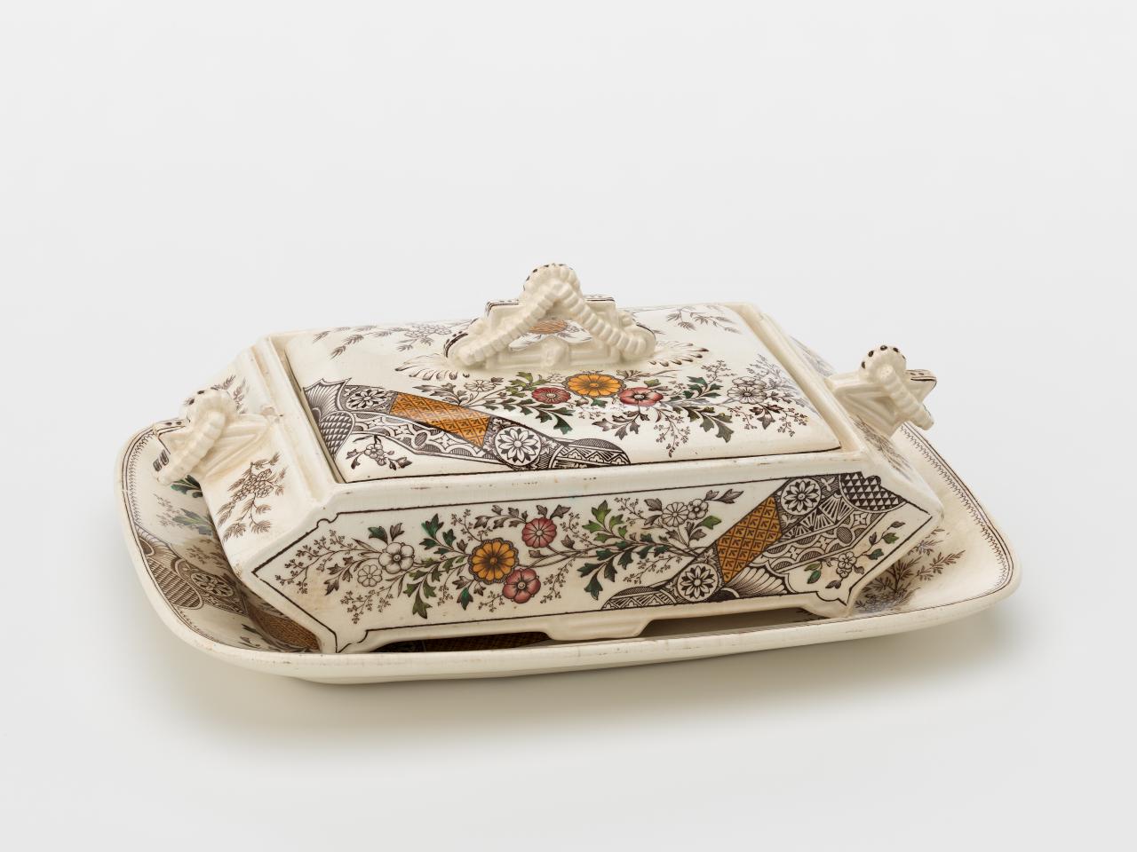 Hampden Pattern Covered Vegetable Tureen And Stand Christopher