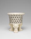 Centrepiece with three kneeling putti